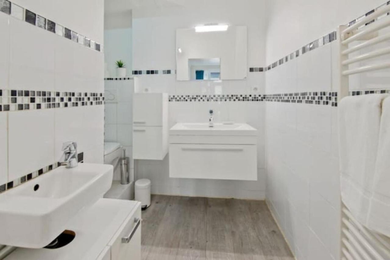 Cozy 2 Bedroom Apartment In Париж Экстерьер фото